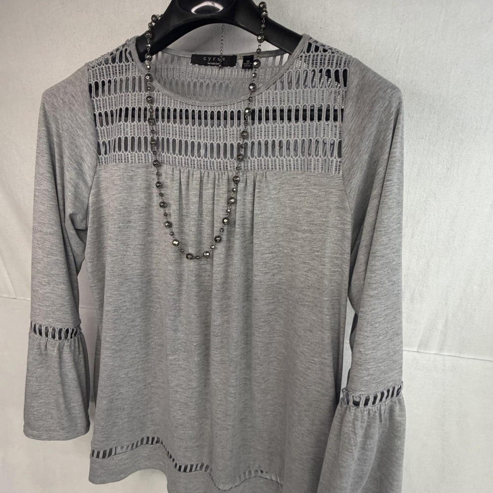 Cyrus Woman Gray Knit Bell Sleeve Peasant Boho Romantic Chic Top Blouse
